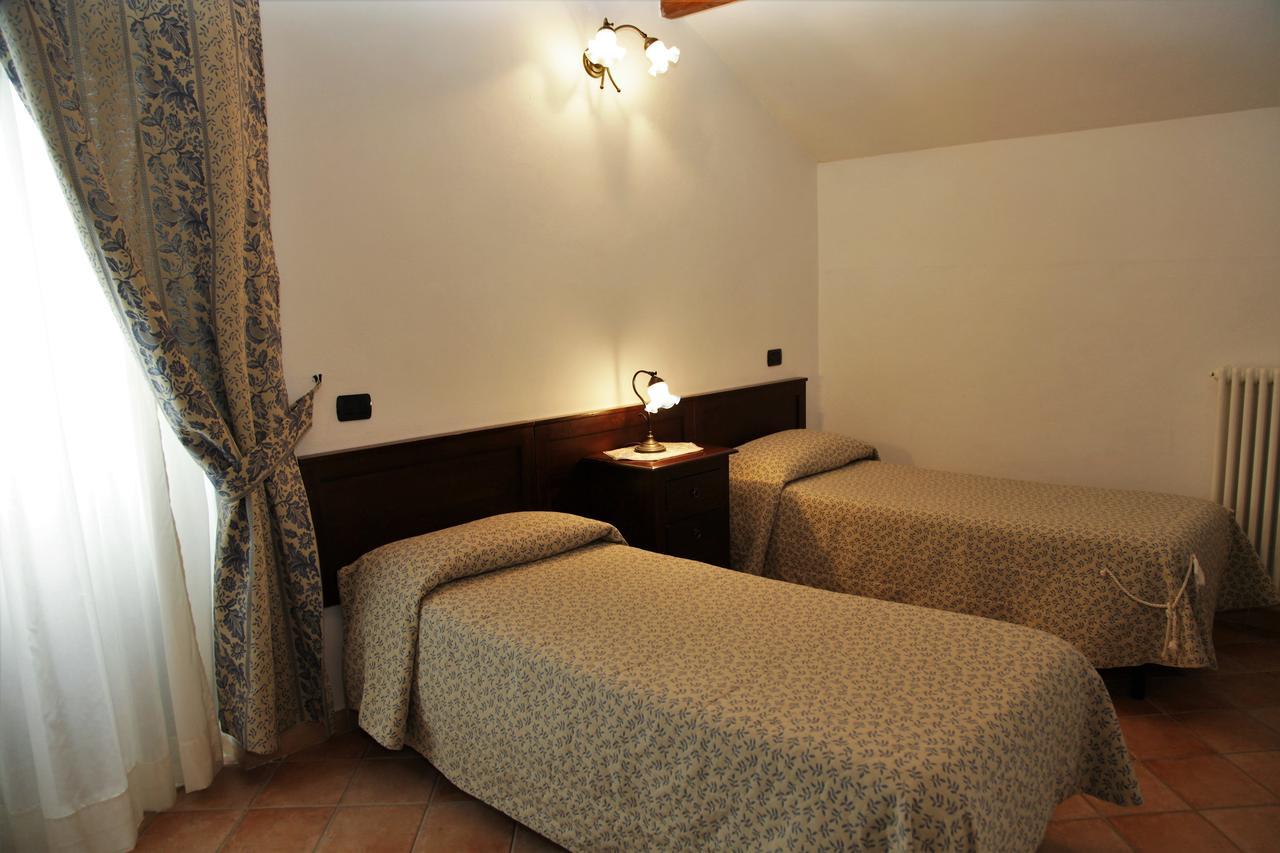 Hotel Il Ghiro Овиндоли Экстерьер фото