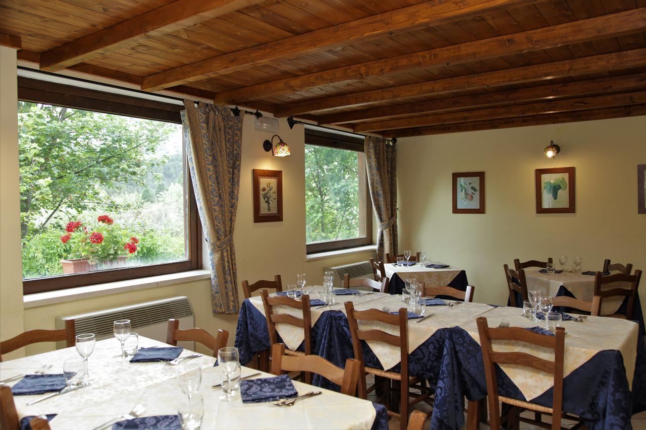 Hotel Il Ghiro Овиндоли Экстерьер фото
