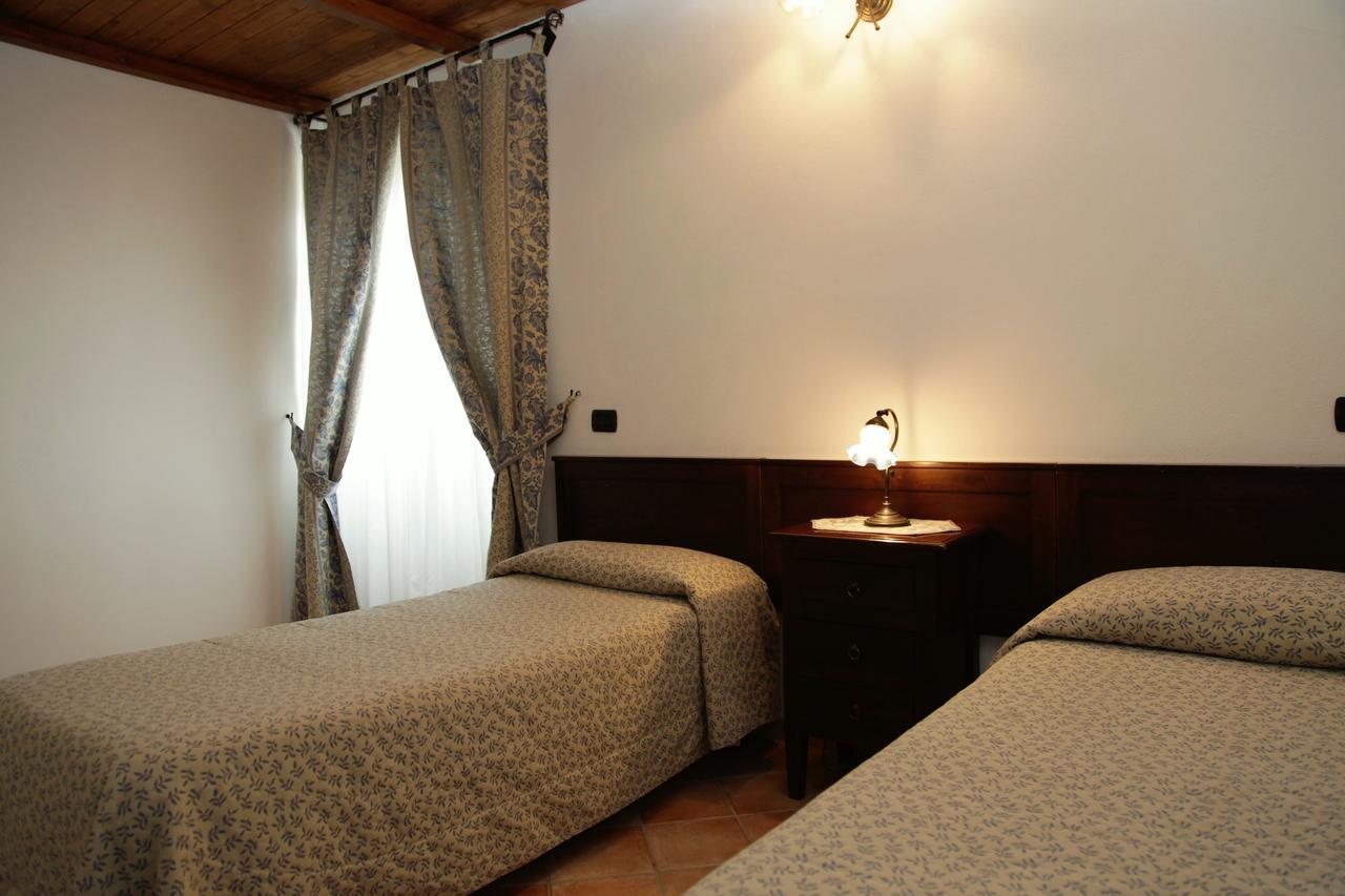 Hotel Il Ghiro Овиндоли Экстерьер фото