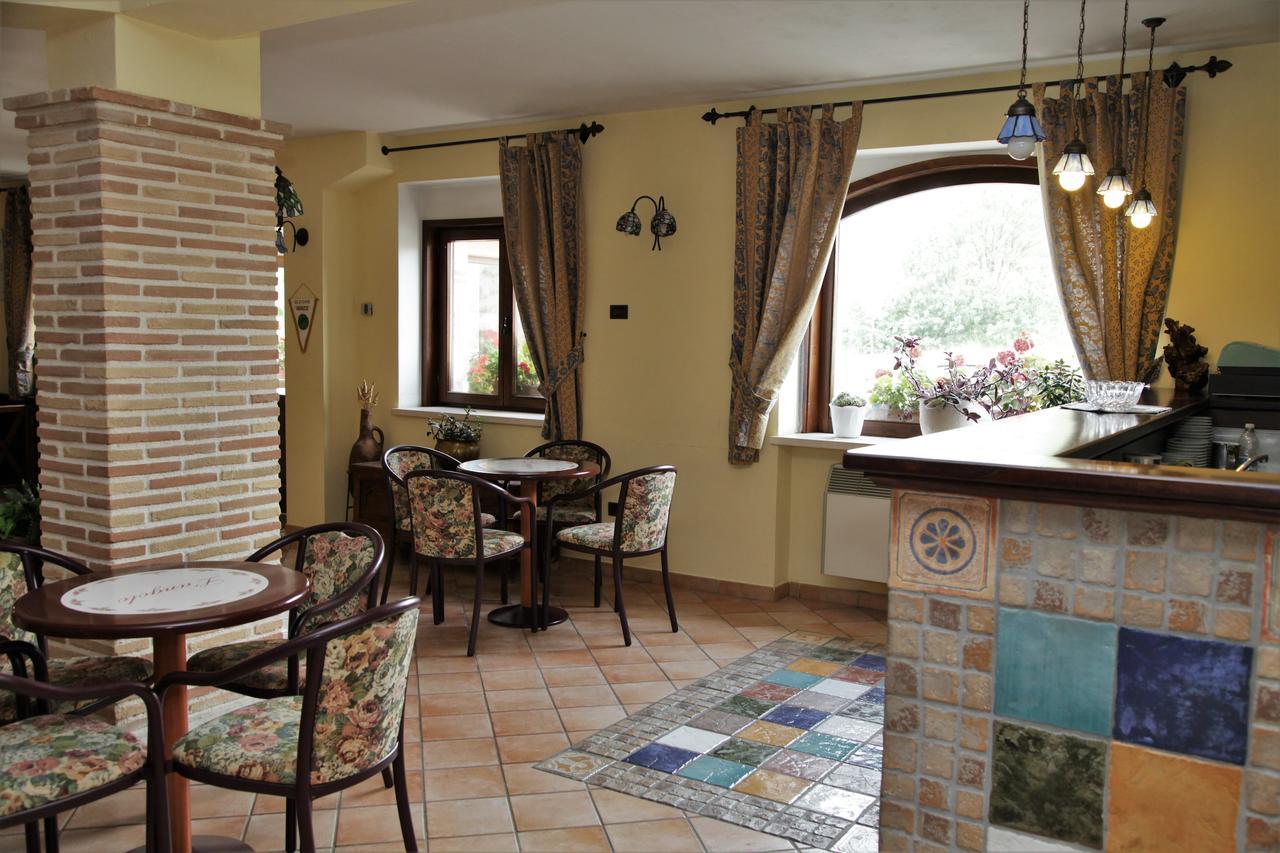 Hotel Il Ghiro Овиндоли Экстерьер фото