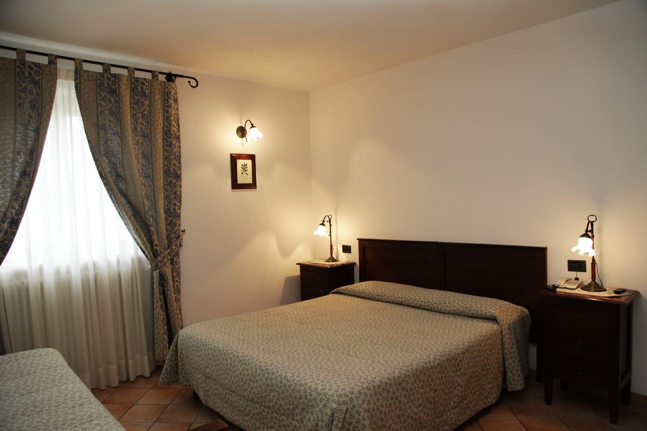 Hotel Il Ghiro Овиндоли Экстерьер фото