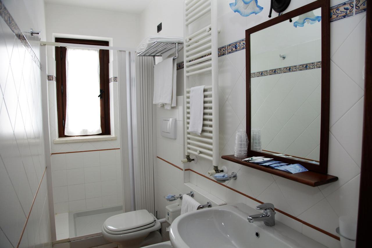 Hotel Il Ghiro Овиндоли Экстерьер фото