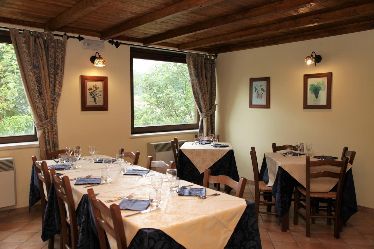 Hotel Il Ghiro Овиндоли Экстерьер фото