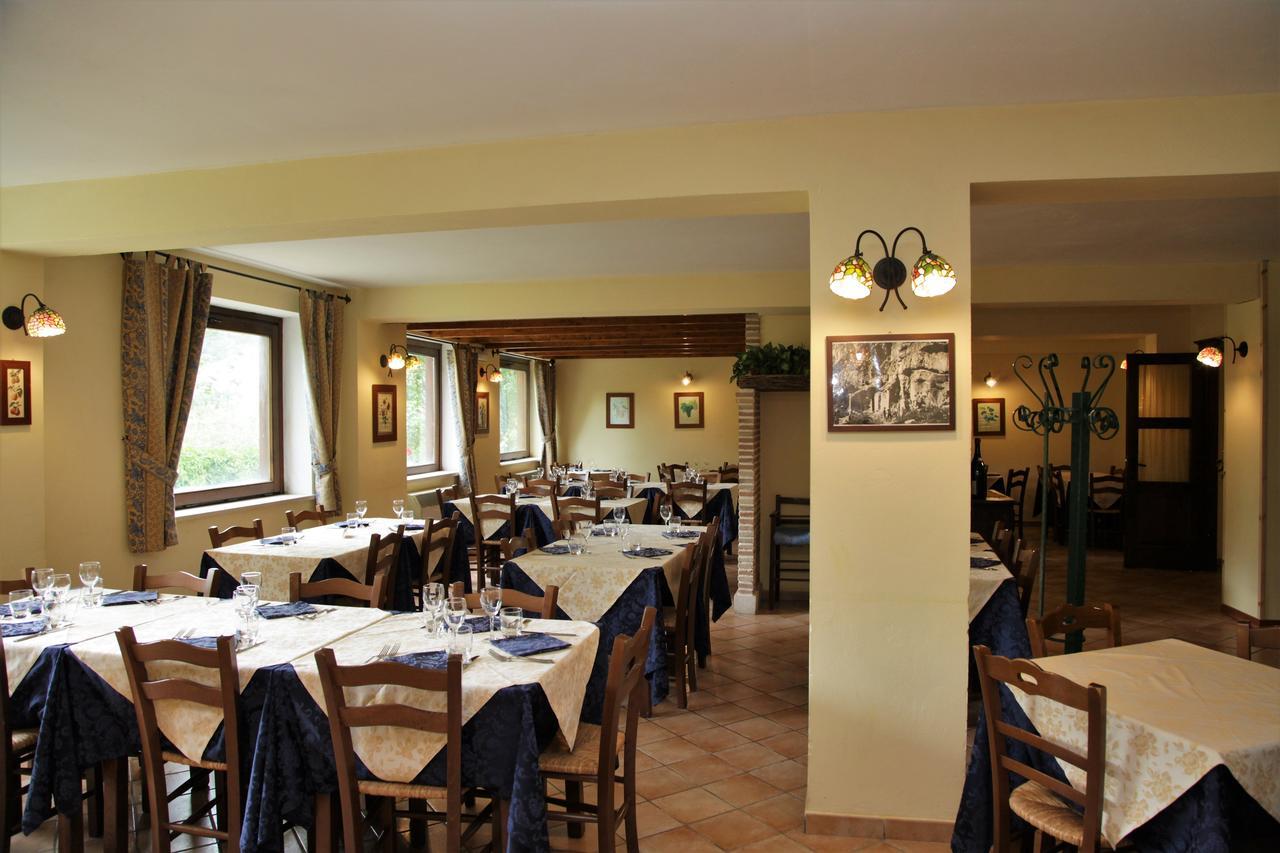 Hotel Il Ghiro Овиндоли Экстерьер фото